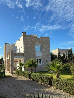 المنشأة من الخارج