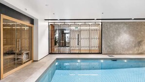 Piscine intérieure