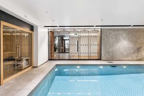 Una piscina cubierta