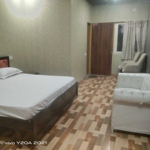 Standard Room | Desk, free WiFi - Shivalik View Resort (Dehradun)