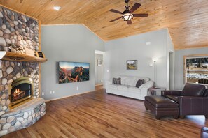 Smart TV, chimenea