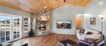 Mtn Retreat | Pet-Friendly | Large Fenced Yard | Ping-Pong