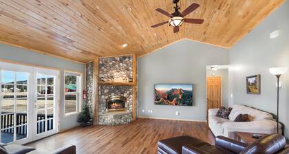 Mtn Retreat | Pet-Friendly | Large Fenced Yard | Ping-Pong