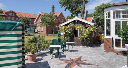Apartment Krabbenfischer with balcony in the Hotel Windrose, ca65qm, in the center of Borkum