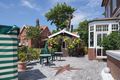 Apartment Krabbenfischer with balcony in the Hotel Windrose, ca65qm, in the center of Borkum