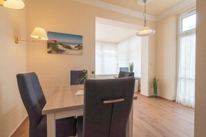 Dining - Apartment Krabbenfischer with balcony in the Hotel Windrose, ca65qm, in the center of Borkum (Borkum)