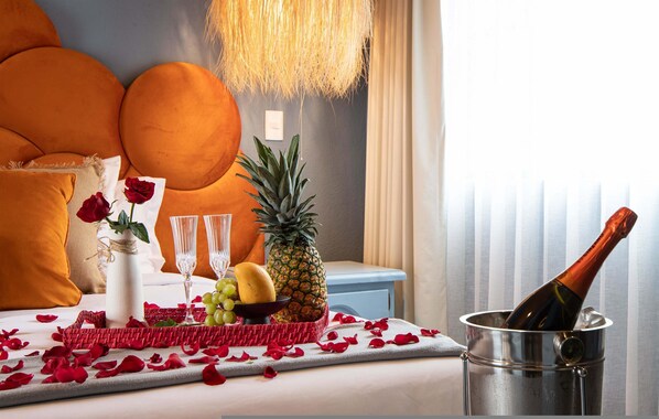 Villa | 3 bedrooms, Internet - Holt Art Deco Retreat in Vibrant 3 Bedroom Villa (San Miguel de Allende)