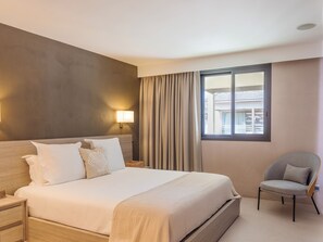 2 Schlafzimmer, Zimmersafe, Schreibtisch, Bügeleisen/Bügelbrett