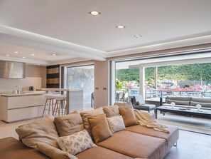 Smart-TV og stereoanlegg