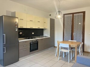 Private kitchen - Cozy two-room apartment with garden, very close to the center (Brescia)