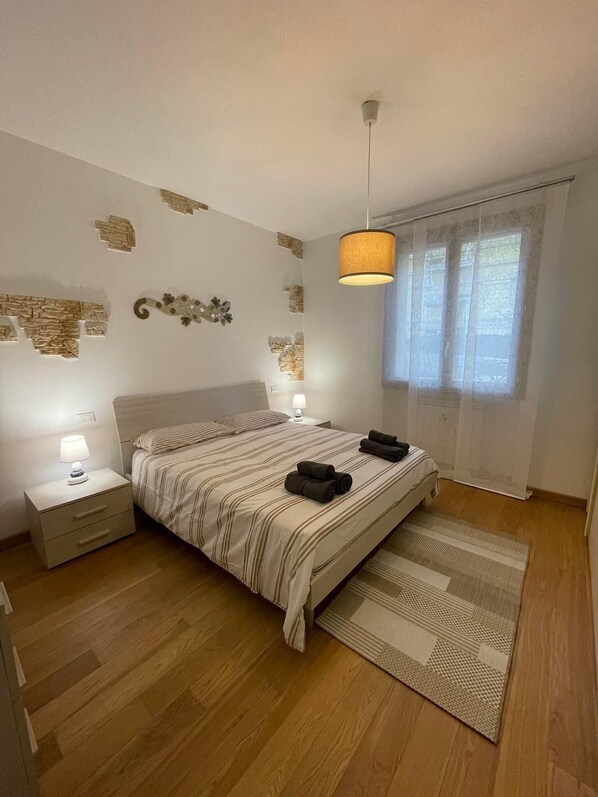 1 bedroom, iron/ironing board, bed sheets - Cozy two-room apartment with garden, very close to the center (Brescia)