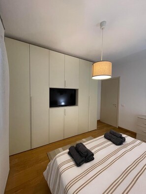 1 bedroom, iron/ironing board, bed sheets