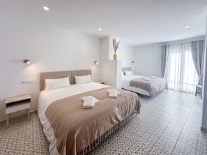 Family Quadruple Room, Private Bathroom, Mountain View | Down comforters, memory foam beds, blackout drapes, soundproofing - La Tienda Nueva (Còmpeta)