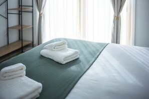 Deluxe Suite, Multiple Beds, Private Bathroom, Sea View | Down comforters, memory foam beds, blackout drapes, soundproofing - La Tienda Nueva (Còmpeta)