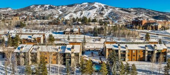 2 Level Unit w/ Pool Hot Tubs Private Deck