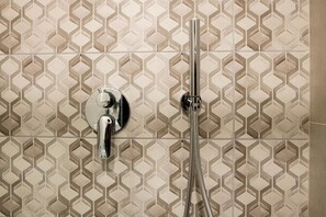 Economy kamer | Een minibar, een bureau, gratis wifi, beddengoed