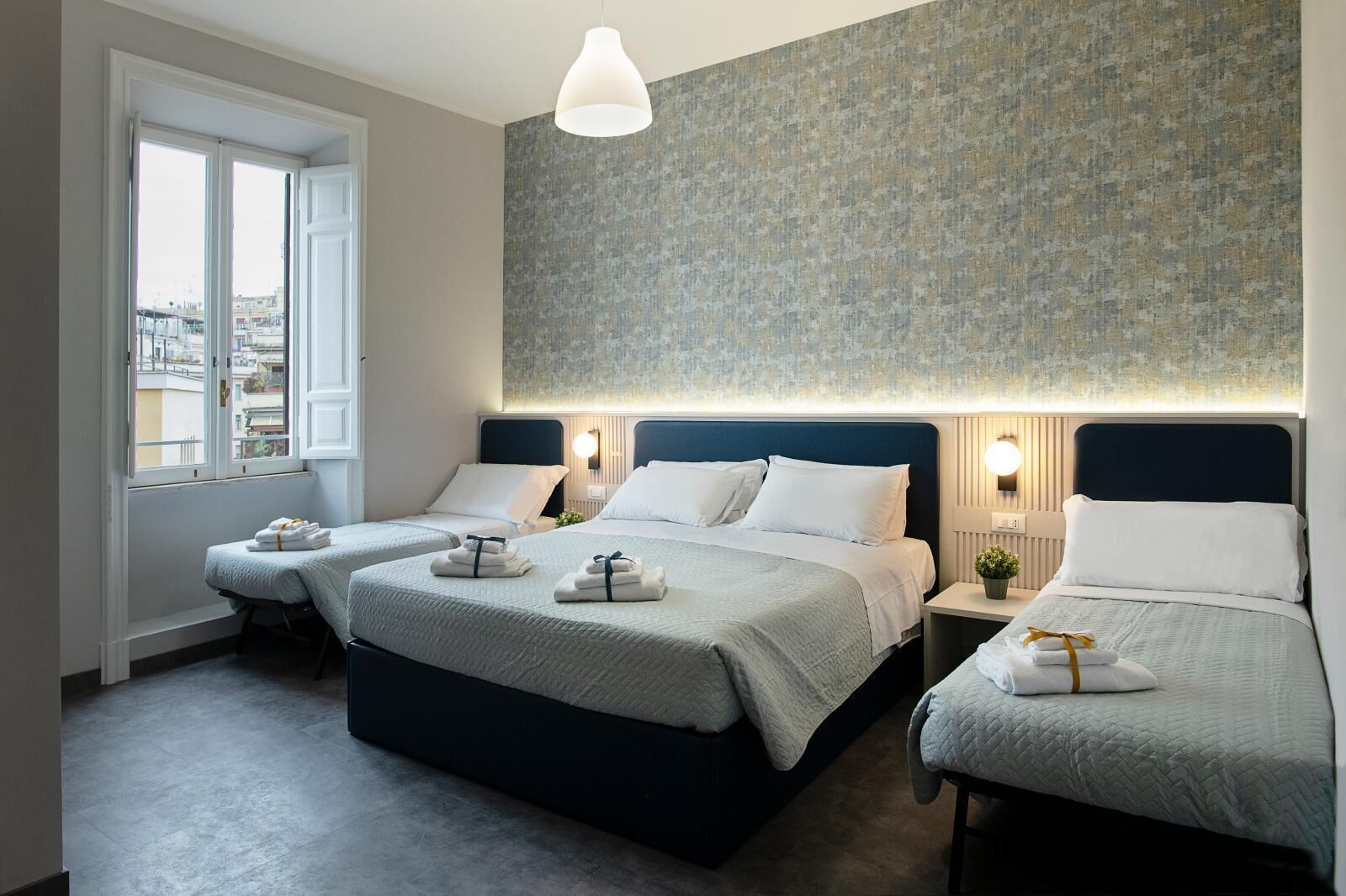 Minibar, bureau, Wi-Fi gratuit, draps fournis