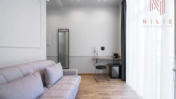 Deluxe Suite, Balcony | Living area