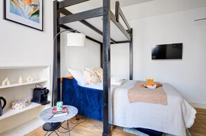 Iron/ironing board, cribs/infant beds, travel crib, free WiFi - Cozy Studio for 2 in Le Marais (Paris)