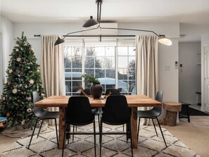 Dining - Mont-Blanc Ski In/Out - Mountain Views & Fireplace (Mont-Blanc)