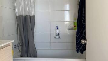 Ducha, jabón, papel higiénico