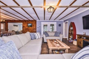 Smart TV, fireplace, DVD player