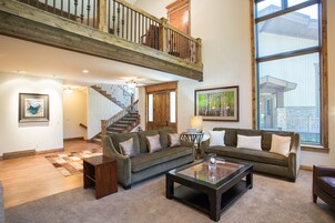 Room, 4 Bedrooms | Interior