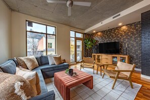 Condo, 1 Bedroom | Living area | Smart TV - Doppio Perch 1 Bedroom Condo (Hood River)