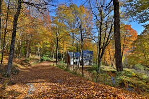 House, 4 Bedrooms | Property grounds - Mountainview Escape 4 Bedroom Home (Killington)