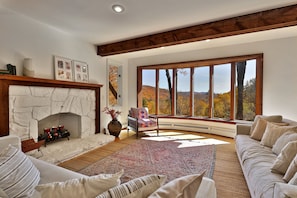 House, 4 Bedrooms | Living area - Mountainview Escape 4 Bedroom Home (Killington)
