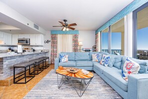 Condo, 3 Bedrooms | Living area