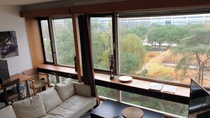 Living area - Montparnasse 75m2 - Beautiful view Eiffel Tower - 2 bedrooms (Paris)