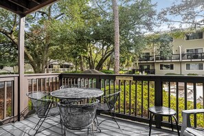 屋外ダイニングエリア