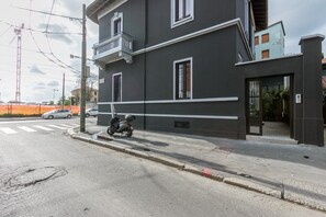 A modern building with a dark facade, large windows, and a gated entrance. - Bright Studio With gym and Coworking, Milan (Milan)