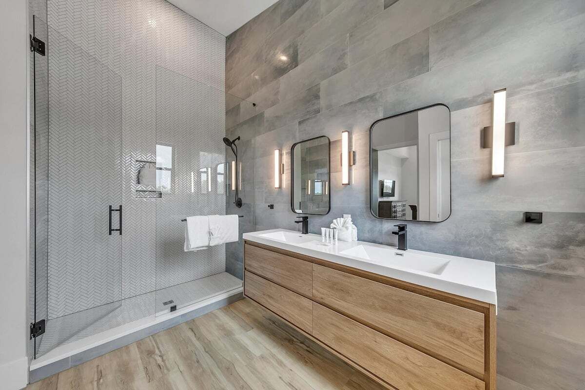 Shower, hair dryer, towels, toilet paper
