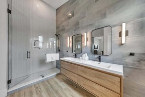 Shower, hair dryer, towels, toilet paper - Sleeps 30! Private Heated Pool, Hot Tub, Game Room, LSV/Golf Cart, GULF VIEWS! Huge! (Santa Rosa Beach)