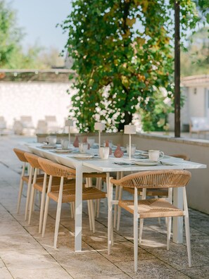 Outdoor dining