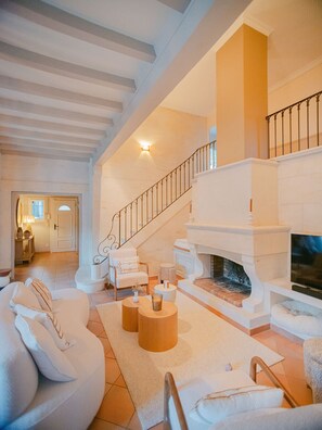 Smart TV, fireplace, table tennis, books