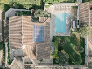 Exterior - Le Mas des Cigales: tastefully decorated house with swimming pool in the heart of the Alpilles. (Saint-Étienne-du-Grès)