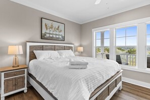 5 chambres, fer et planche à repasser, lit de bébé portatif