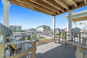 Property grounds - Shore Thing is a 7 bedroom, 5.5 bathroom home w/private pool & elevator (Holden Beach)