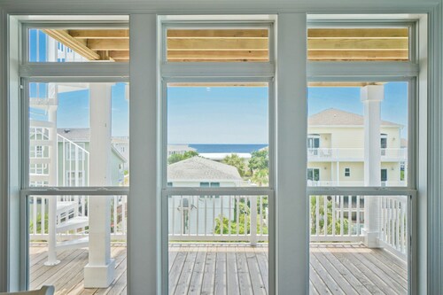 "Off the Hook" is a stunning 7-bedroom, 5-bathroom w/ private pool & elevator