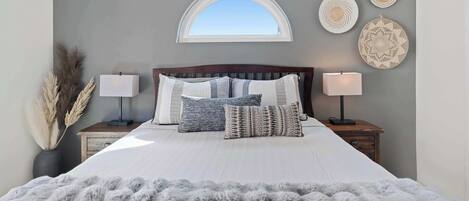 3 quartos, ferros/tábuas de passar roupa, Wi-Fi, roupa de cama