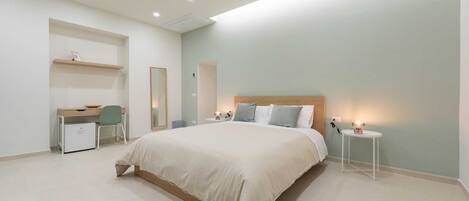 2 bedrooms, in-room safe, desk, travel cot