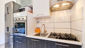 A modern kitchen with a built-in oven, microwave, and gas stove. - Apartment Ady 3 in Mali Lošinj, ideal for two guests. (Mali Losinj)