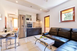 TV - Apartment Ady 3 in Mali Lošinj, ideal for two guests. (Mali Losinj)