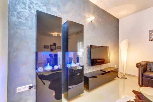 Casa Verde, located in the village Artatore, 150 m distance from the sea, for 5 people.