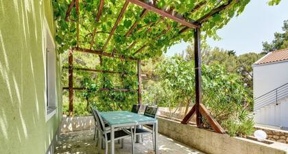 Casa Verde, located in the village Artatore, 150 m distance from the sea, for 5 people.