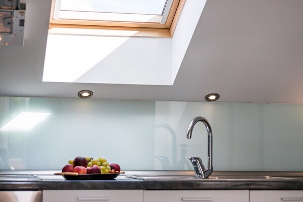 Réfrigérateur, four, plaque de cuisson, lave-vaisselle