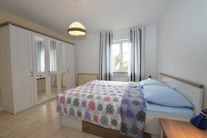 2 soverom, strykejern/-brett, wi-fi og sengetøy